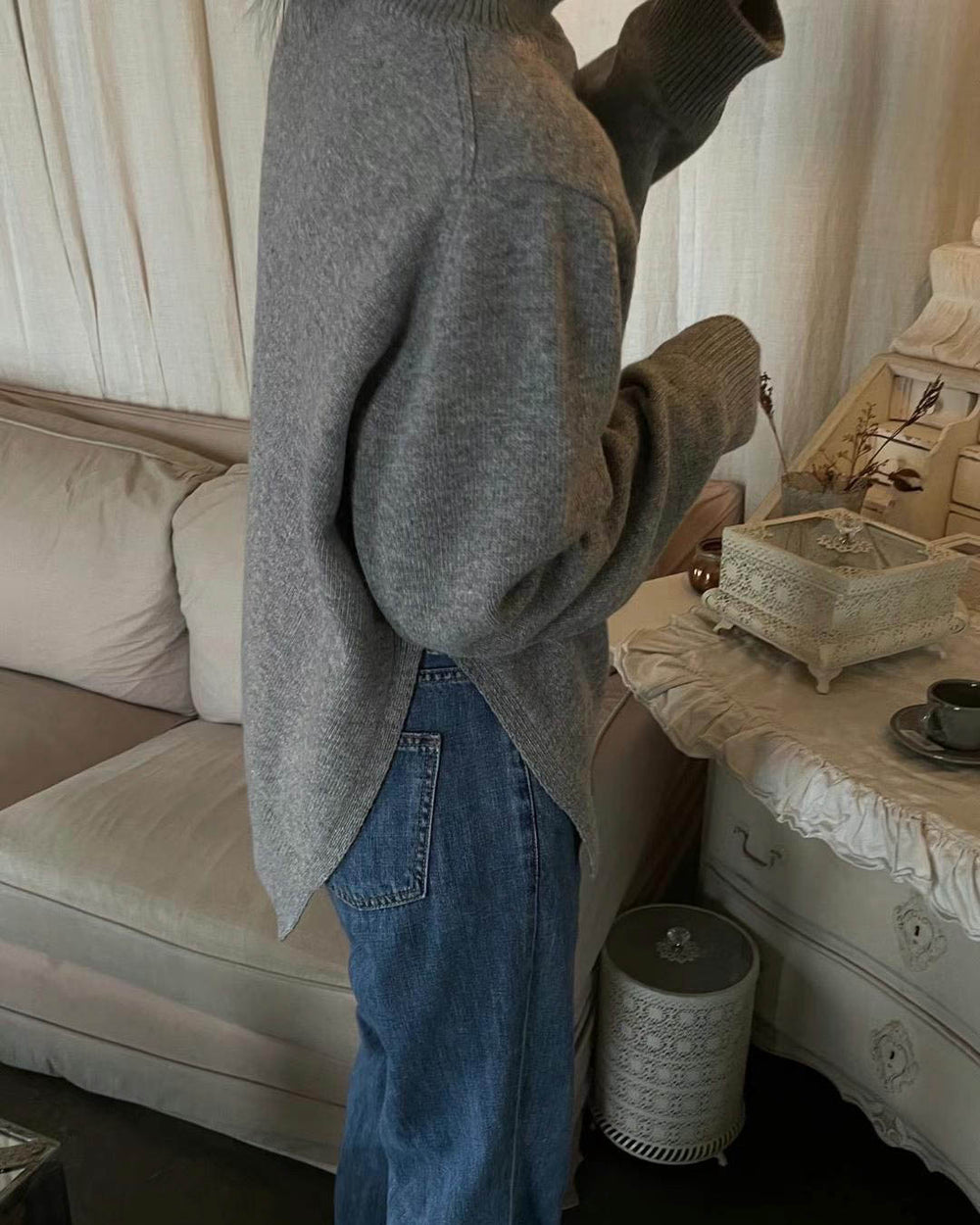 ARLES SIDE CUT TURTLENECK SOFT GREY – SANNA New York